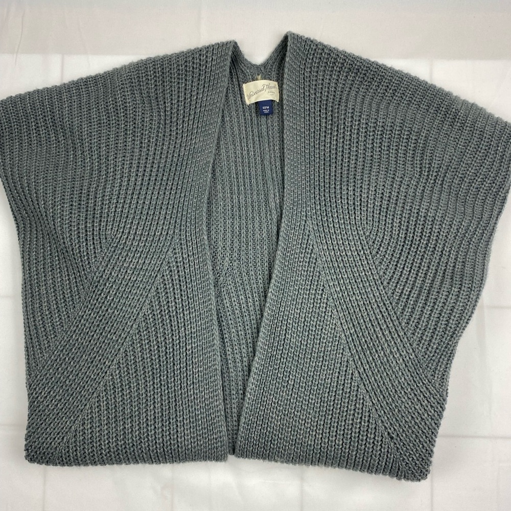 Universal Thread- Short sleeves sweater. (Shawl) One size. Gray. Open front.